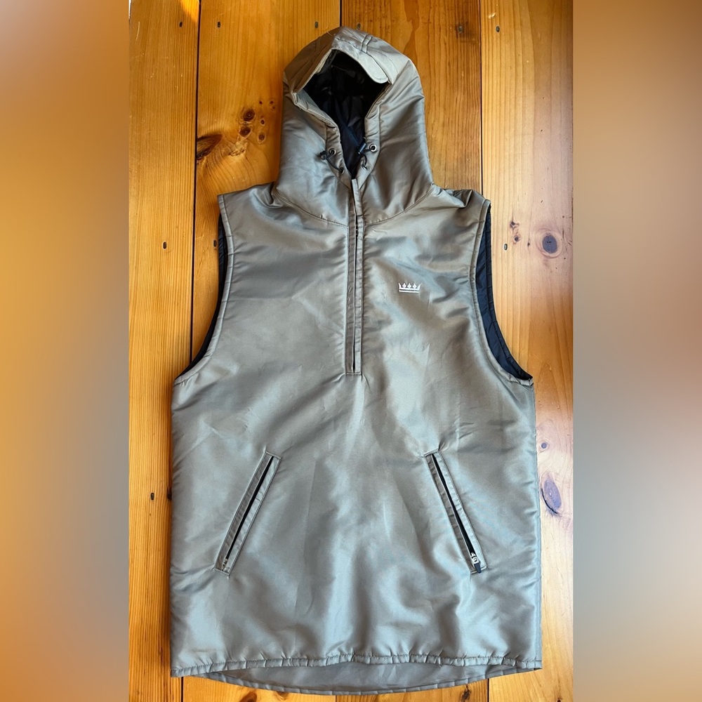 Jiberish men’s vest in khaki green
